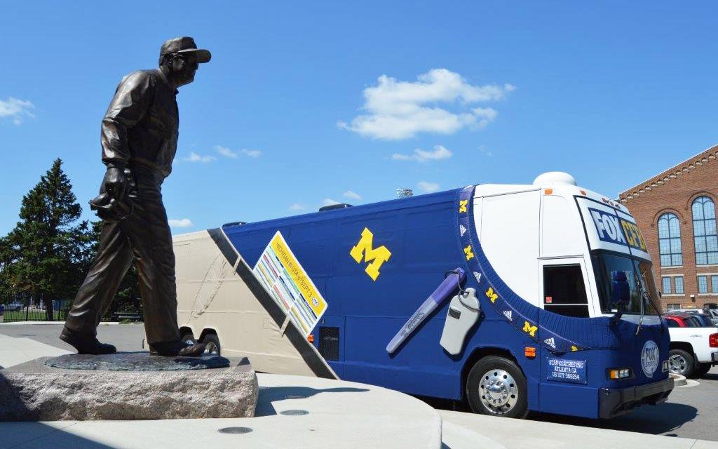 EventMarketer's tweet photo. Why Fox Sports 1 Dressed a Tour Bus in Khakis: http://t.co/Z3411XQSTJ #fs1openingdrive http://t.co/2JXzrGqNU9