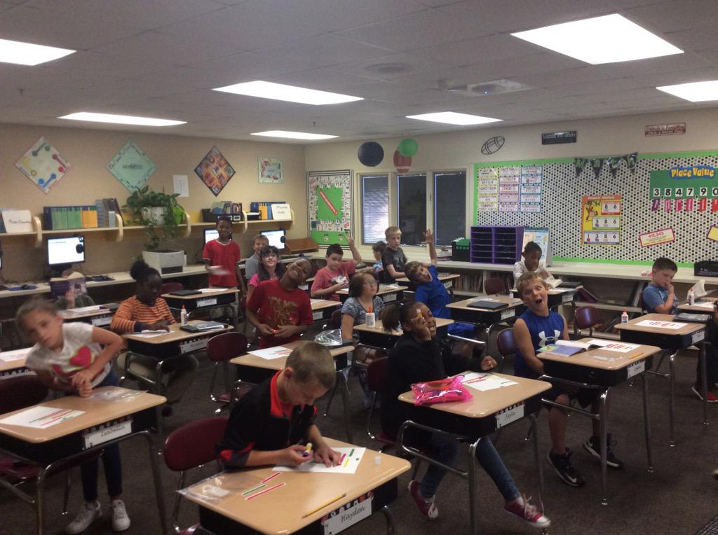 adkramer's tweet photo. They seem to like the writing project #askmewhy #BronchoNation http://t.co/UWxLpTksT2