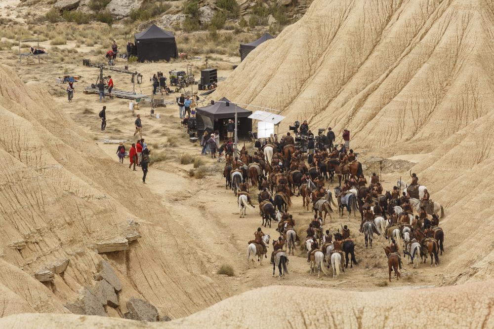 New photos of Emilia Clarke filming Game of Thrones season 6! - goo.gl/68PI8k #GameOfThrones #spoilers
