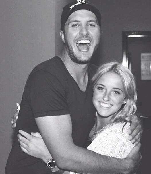 CaseeeyyLee's tweet photo. #TBT since @LukeBryanOnline will be in Raleigh this weekend..  #selfieswithmyphone #basicallyBFFs http://t.co/4bMLVBo7wa