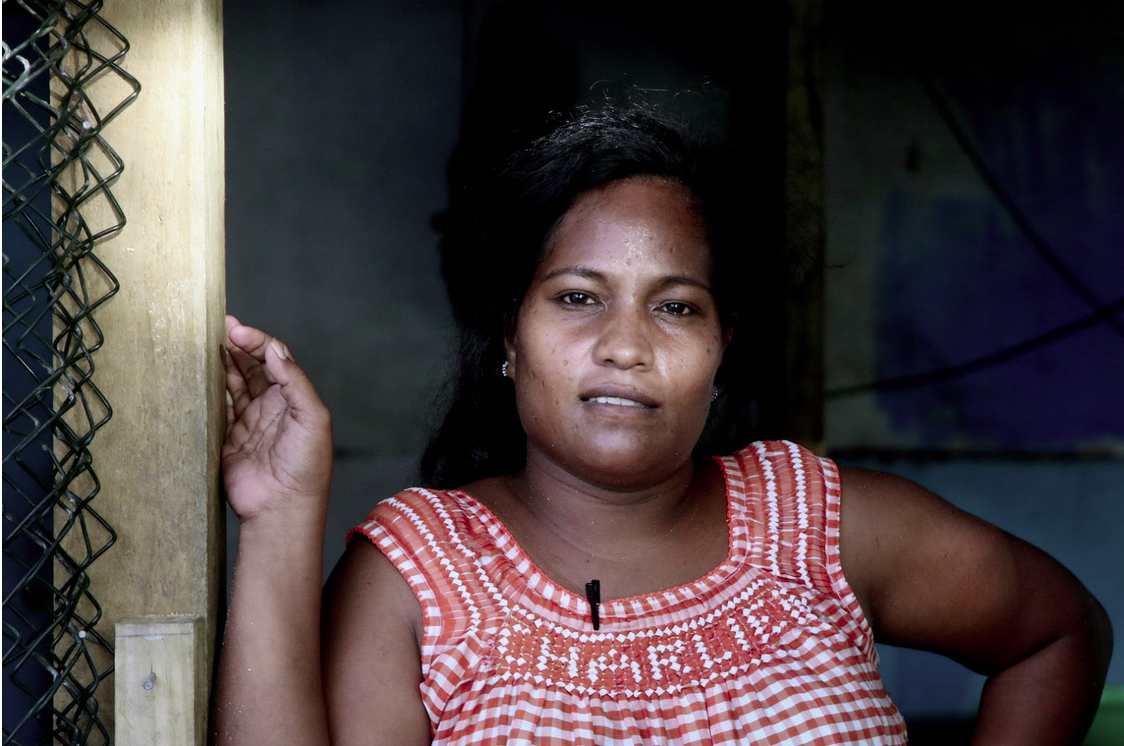 HeartWarmingCH's tweet photo. "On ne se noie pas, on se bat!" Pacific Warriors #résilience #COP21 via @350 http://t.co/G1z7zmSza7