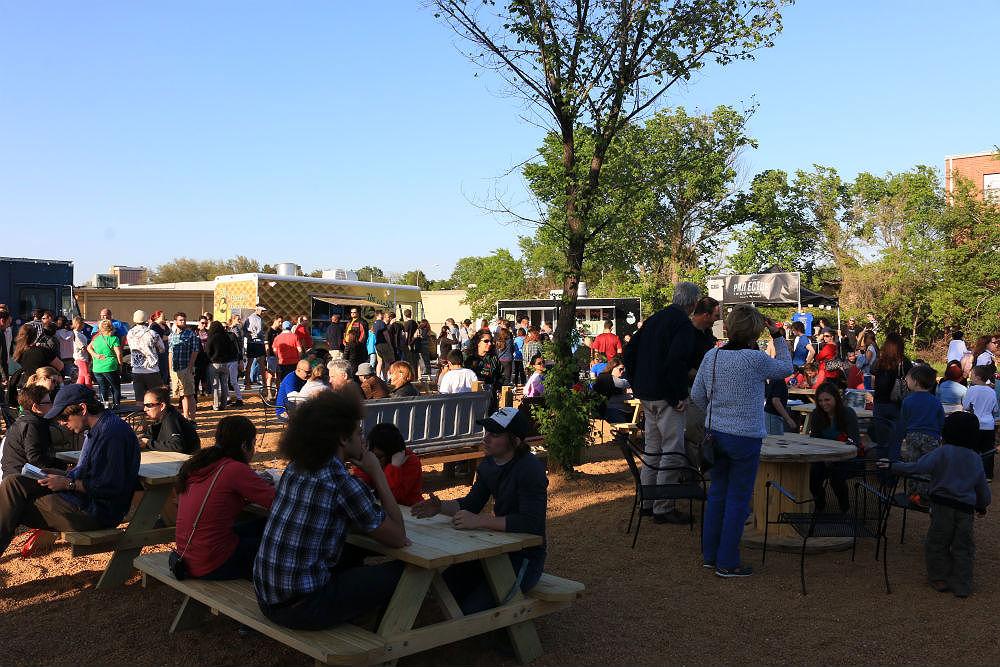 Don't miss the Downtown Denton Food Truck Fest at @EastSideDenton​ &amp; <a href="/oakstdrafthouse/">Oak St. Drafthouse</a> from 3-10 tonight! #Dentoning