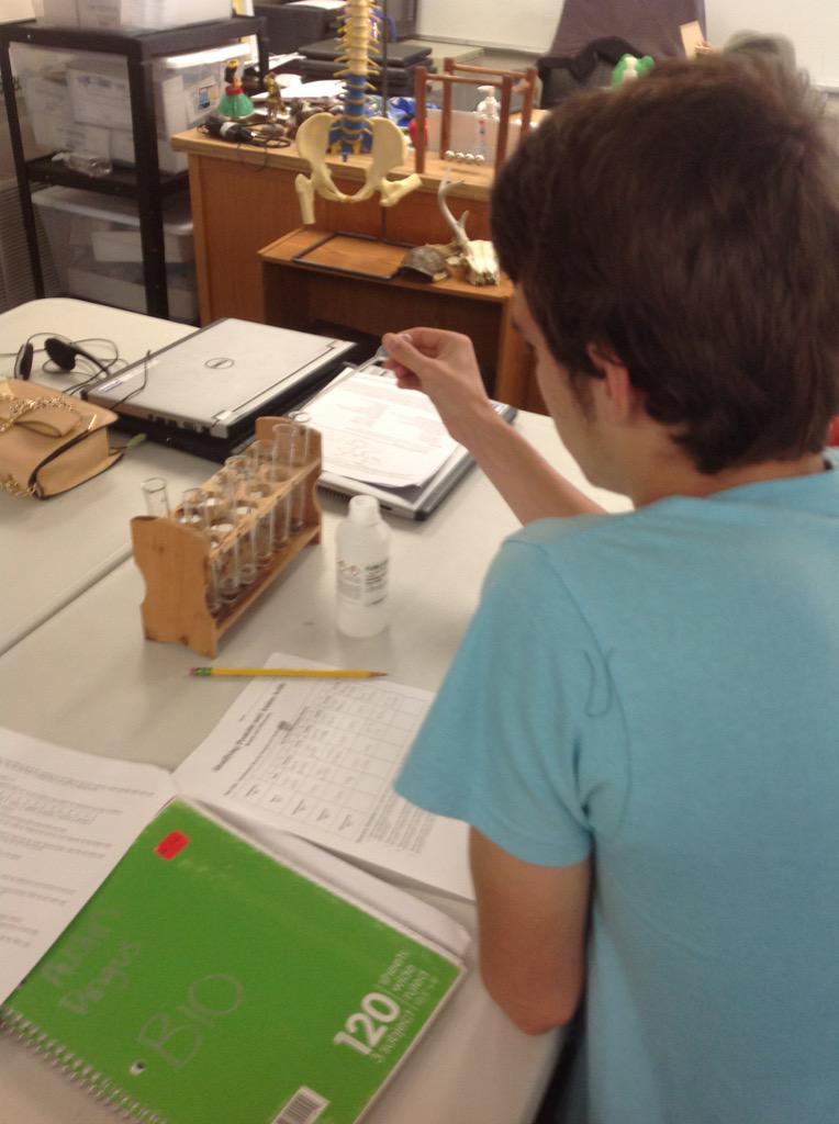 DBEXCEL_SCIENCE's tweet photo. #dbescience amino acids tests. #handsonlearning http://t.co/m6LKEOtVHg