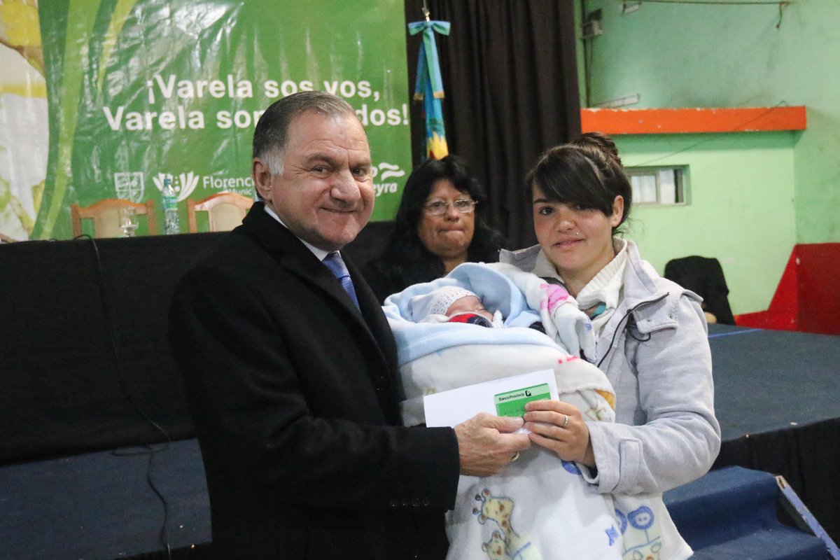 PereyraJulio's tweet image. #AmpliaciónDeDerechos Hoy entregamos tarjetas Visa Alimentos a las nuevas beneficiarias del #ProgramaMásVida