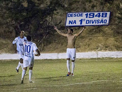 yerkis_acker9's tweet photo. #golja comemorando meu próprio gol ''' http://t.co/lbSLDKJu87