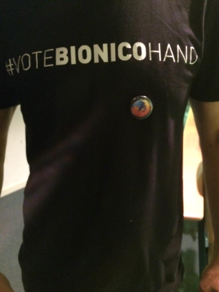 Hugobiwan's tweet photo. Et, #fossa2015 : #votebionicohand ! http://t.co/OXE3cscZKM http://t.co/coc8qz690U
