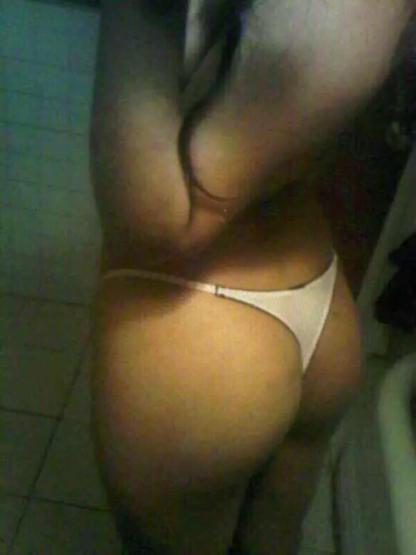 من يمص نهودى الممحونه الى يبغى يجلخه ايره بنهم يسوى رتويت وفولو جن