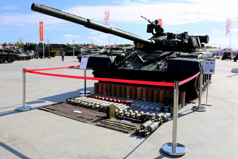 KubinkaTank's tweet photo. Kubinka Tank museum enlarged the exposition of Patriot Park.T-80's &amp; BMP-2's full ammunition is on public display. http://t.co/u41BED9ryL