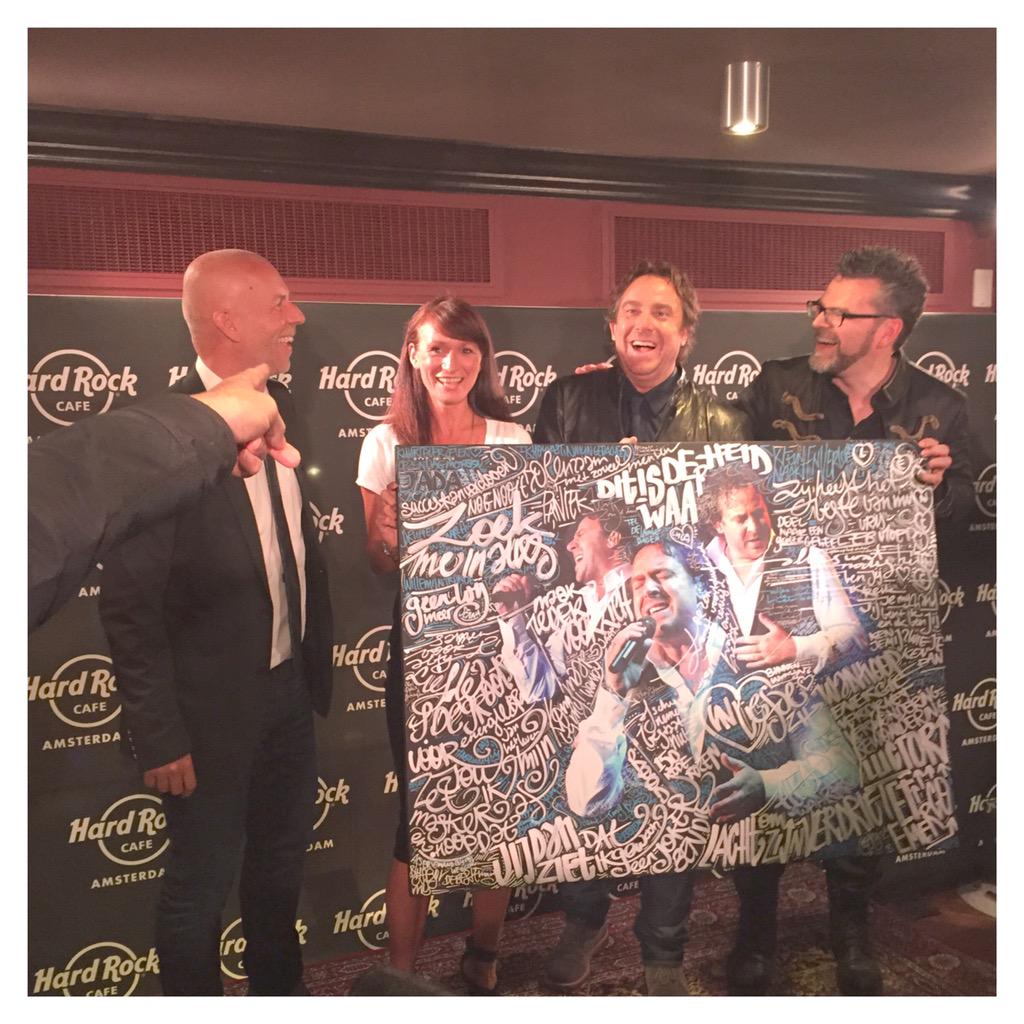 sticktothebrand's tweet photo. Great launch of LEGENDS @ Hard Rock Cafe Amsterdam 👊🏻 #sttb #legends portraits #art http://t.co/mK1KjTD2I5