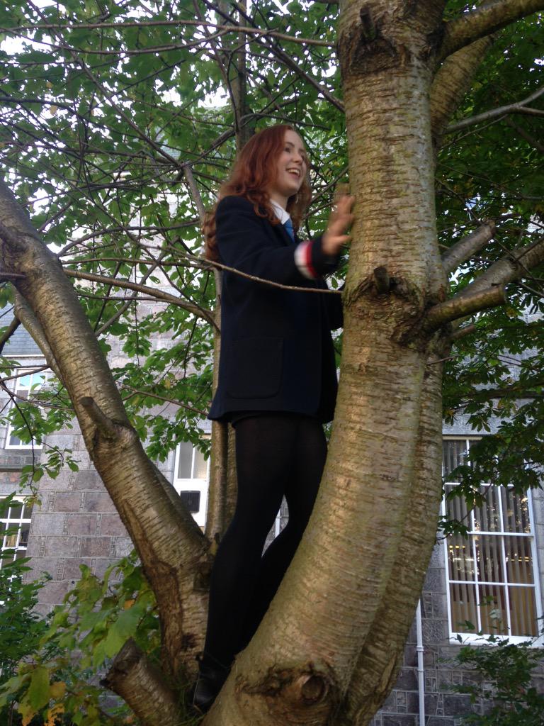Melwin_ags's tweet photo. Our house captain, @katierdavie indulging in a spot of tree climbing earlier today http://t.co/kGM7WcuUl0
