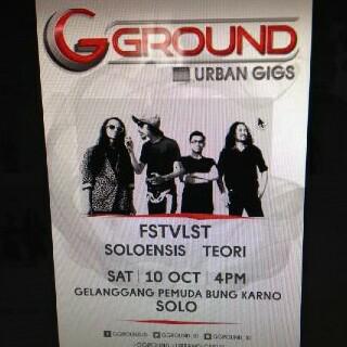 3. Tanggal 10 Oktober di Gelanggang Pemuda, Manahan.