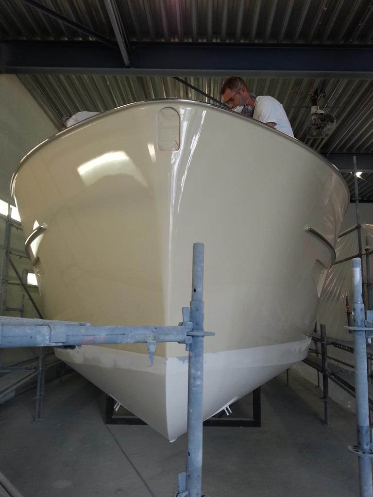 jachtpainting's tweet photo. Romp van de Elegance 1200 in de topcoat Moon Dust.#alexseal. @DeBoarnstream.@AlexsealPaint  @jachtpainting http://t.co/DpVpDKu4Bk