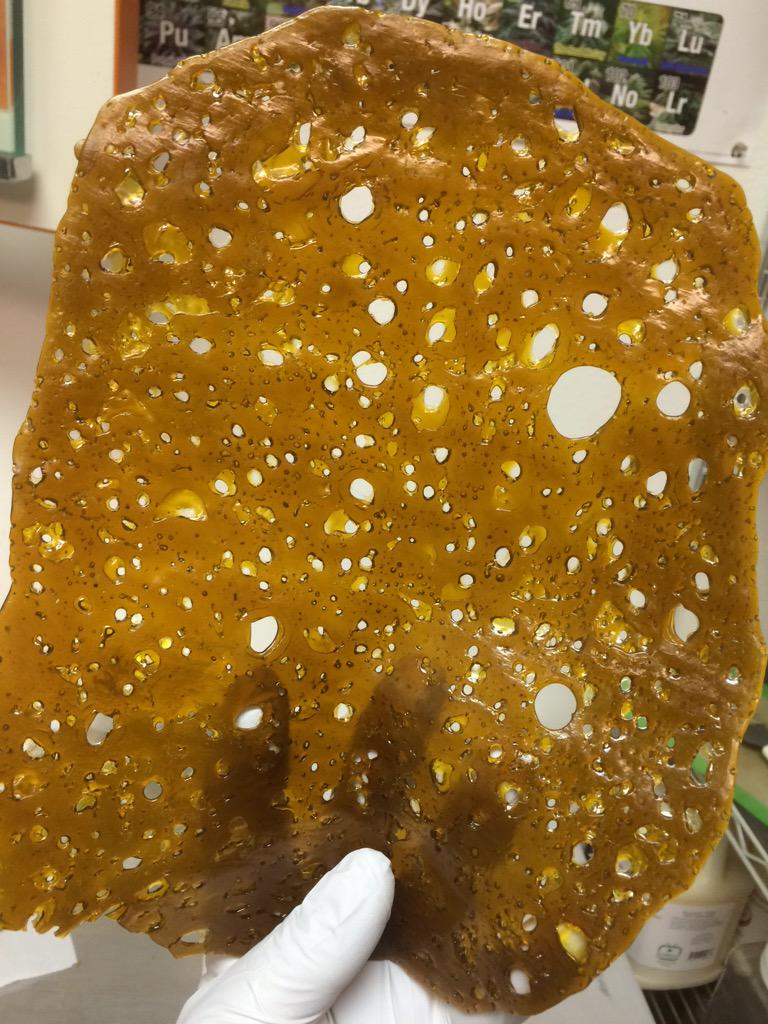 Volkof_'s tweet photo. Alaskan thunder fuck shatter. http://t.co/4sH7ZHFWJL