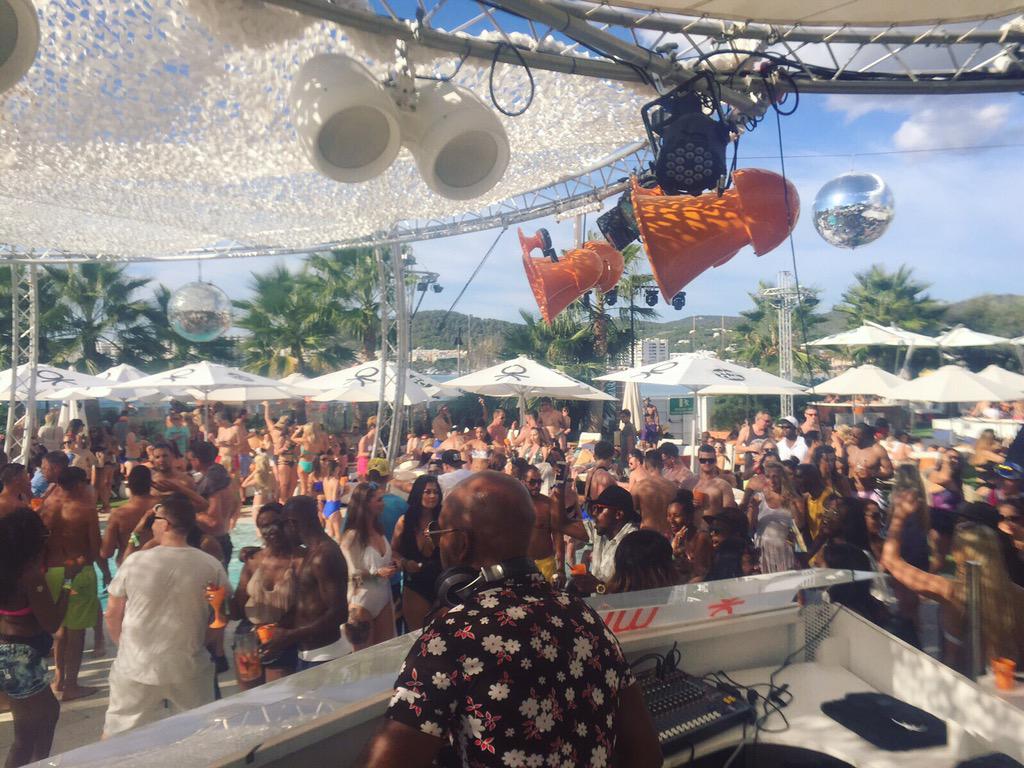 OBeachIbiza's tweet photo. #MOSVIP Closing Party today with @DJSpoony http://t.co/9kgIv5IQaC