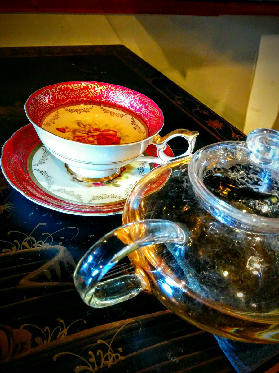 GongfuGirl's tweet photo. Drinking a flavorful white tea from Assam out of the only English style cup in the entire building. http://t.co/QSF88s1wpU