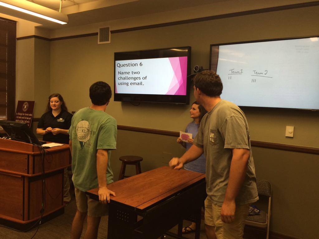 MSU_AIS3333's tweet photo. #AIS3333 play "Team Feud" to learn about online and email professionalism! @HumanSciences @MSU_AG http://t.co/v1rNoWsTQF
