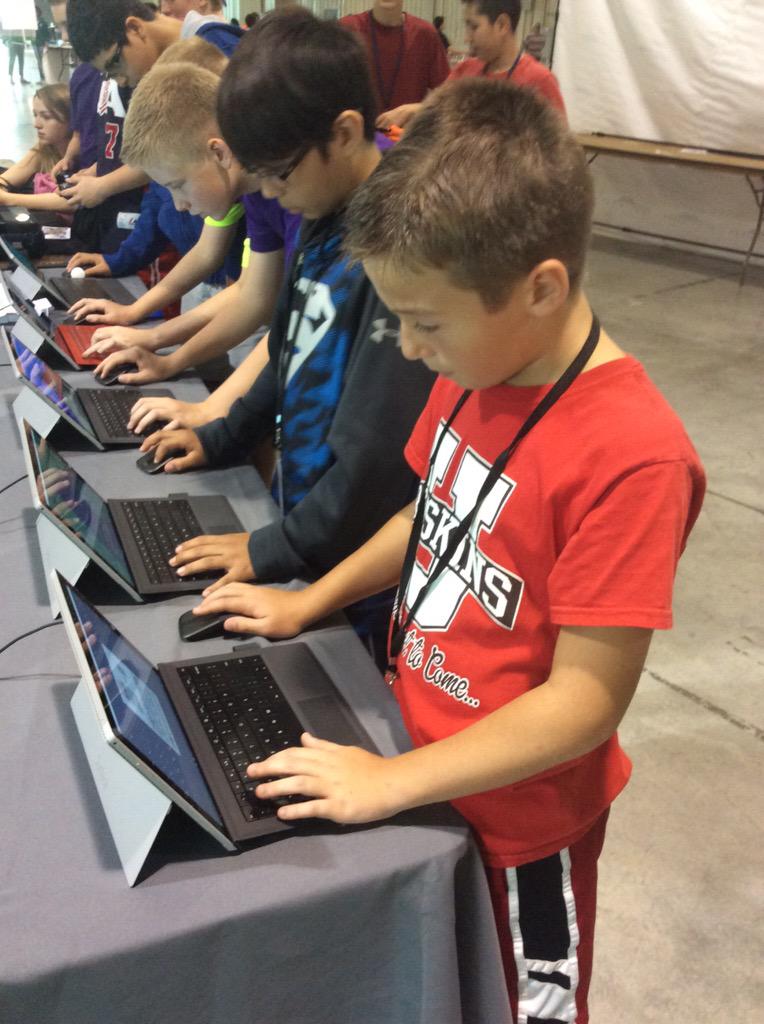TulsaUnionSTEM's tweet photo. Coding with @Microsoft ! #PoweredByFlightNight #STEMExploratorium #SE2015 http://t.co/ozNgjv5SuH