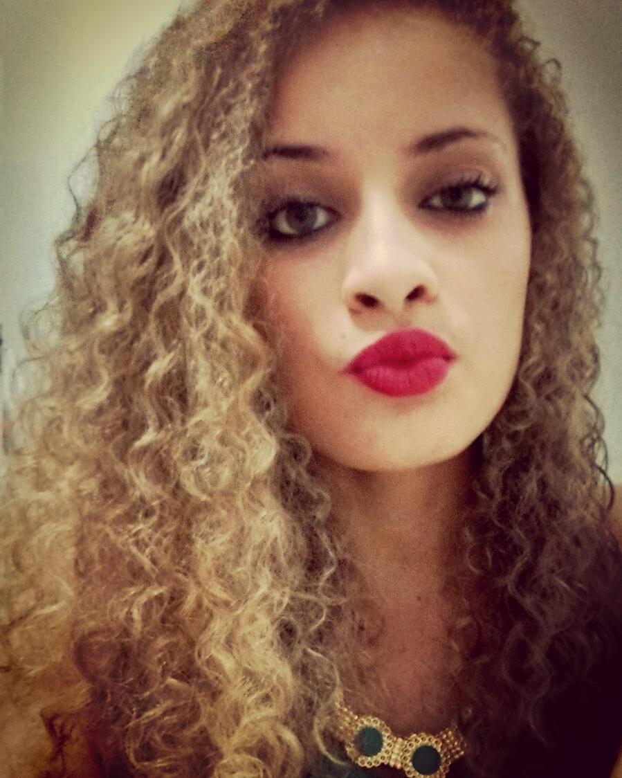 gabisiinharocha's tweet photo. #bomdia⛅ #cachos😻 #amomeuscachos💜😝 #cacheando #caracóis😉 #volume😉✌👊👸 http://t.co/kBqgHIjv1E