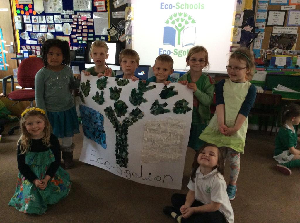 RT <a href="/YGGBYMKGriffith/">Miss K Griffiths</a>: Cyfrannu at wythnos "Llai o wastraff- Mwy o fywyd" wrth wneud  weithgareddau <a href="/YGGBrynymor1/">YsgolGymraegBrynymor</a>