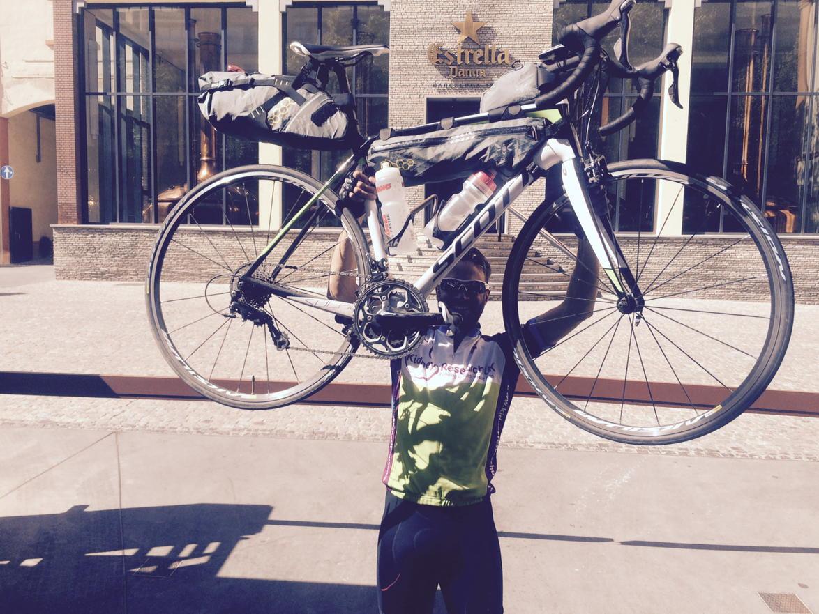 A big thanks to <a href="/mtntrax/">Mountain Trax</a> <a href="/scottsports/">SCOTT Sports</a> <a href="/apidura/">APIDURA</a> faultless kit that got me to barca <a href="/LondonToBarca/">London barcelona</a>