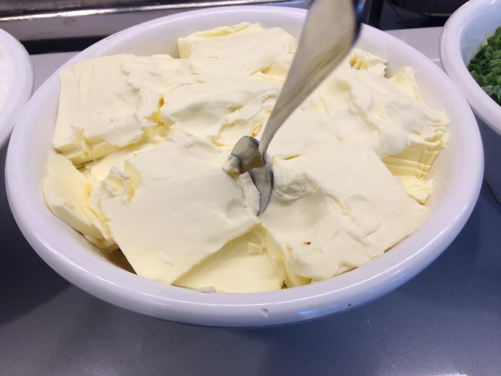 twittah's tweet photo. Hel yeah.... Big bowl of butter for lunch http://t.co/xN3ndGwnUe