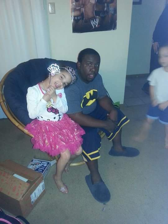 kittycat83cc1's tweet photo. My man Jonathan Harris and my daughter http://t.co/7QKctAEKvk
