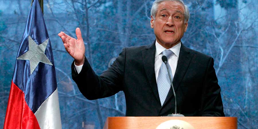 latercera's tweet photo. Canciller por fallo de La Haya: "La Corte ha limitado evidentemente la petición boliviana" http://t.co/OGkKVEVOAP http://t.co/fZ3RZv5Unm