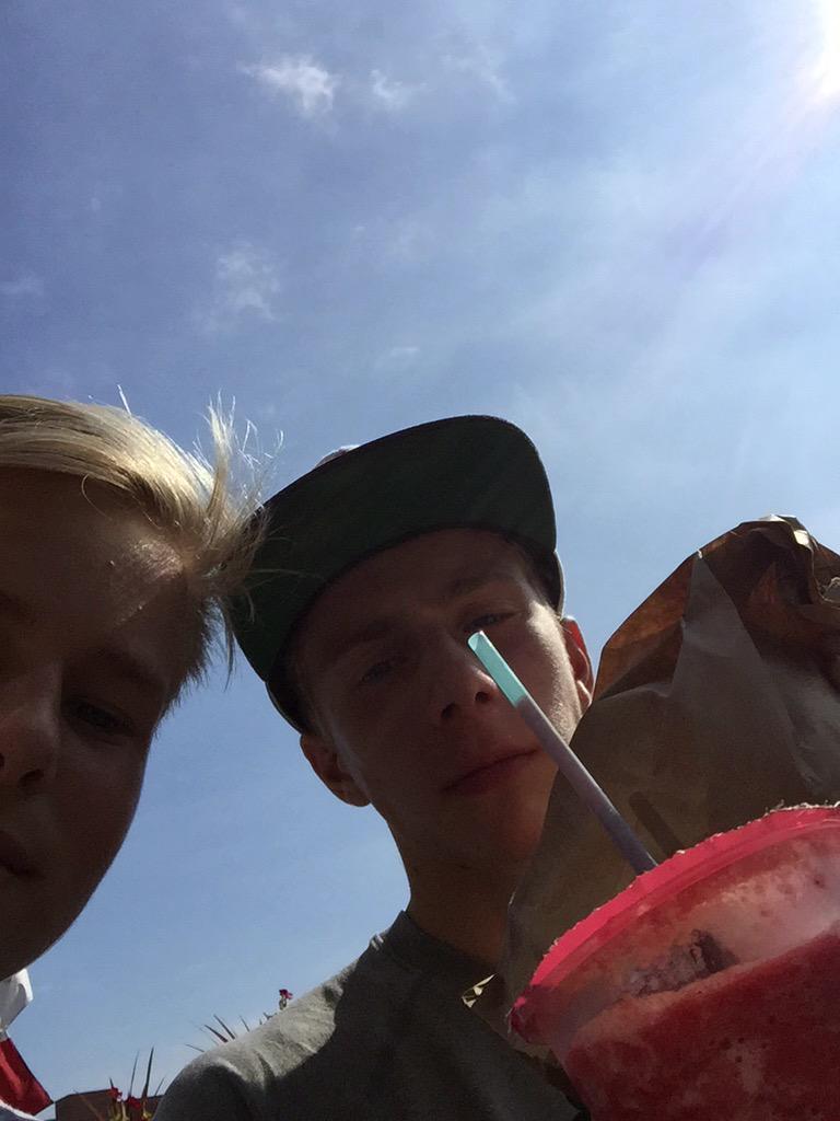 slavery2019's tweet photo. Eating lunch #icewrites #shields http://t.co/2UjHxXl5wU