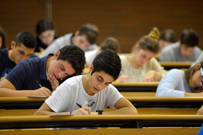 Farodevigo's tweet photo. #Selectividad2015 ¿Te examinaste en la convocatoria de septiembre? ¡Consulta si has aprobado! http://t.co/IKYLpyQea5 http://t.co/kMgGdfH17S