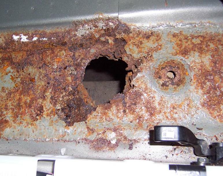 carcomplaints's tweet photo. Nissan wants an Altima floorboard rust lawsuit dropped. Yep, nothing to see here: http://t.co/Hb4SzH9uiF http://t.co/VakdMNle3J