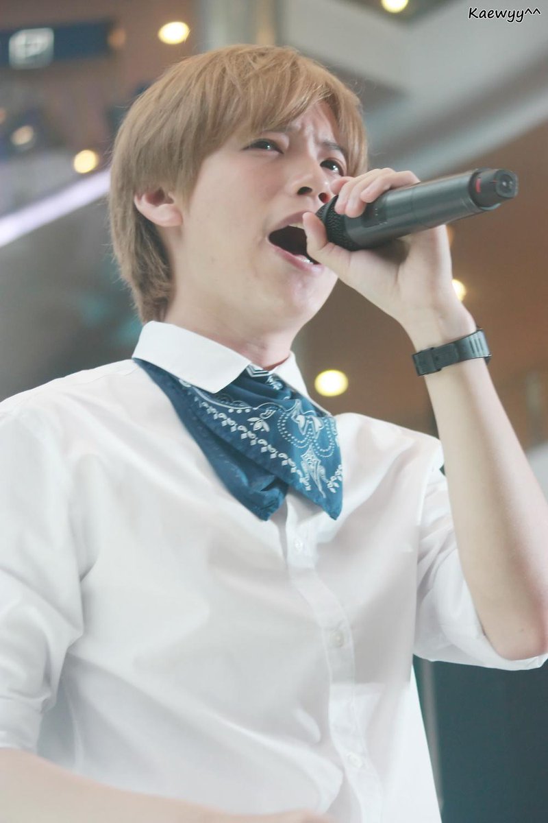kaewyy_'s tweet photo. ตำแหน่งดี ต่างชาติอยู่เยอะ พคชหันมาเซย์ฮัลโหลบ่อย 5555 #ส่งคชาโกอินเตอร์ #ArrowatWork #Terminal21 http://t.co/TSKI0BViMI