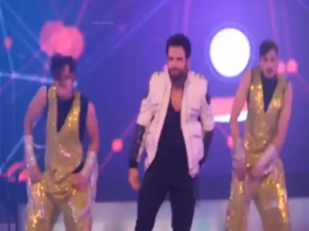 Rithvikholics's tweet photo. Rithvik Dhanjani's fabulous dance at #ACCEvent
http://t.co/EgHJMw5FFT
Credit: Nigar Jignesh http://t.co/wIrr74rg6Z