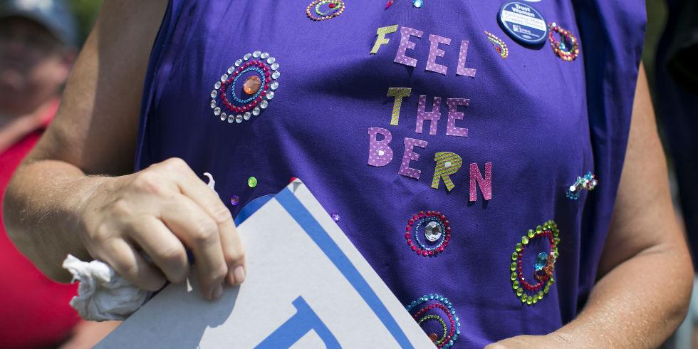 danijellap's tweet image. Meet the Women Leading Bernie Sanders 'Digital 'Revolution' elle.com/culture/career… @BernieSanders  #FeelTheBern