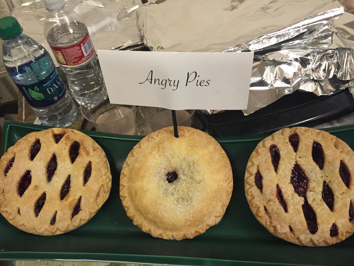 kennyloggins's tweet photo. #TBT #AngryPies from the set of @PlayingHouseUSA #caddysnacks http://t.co/m10sHRY960