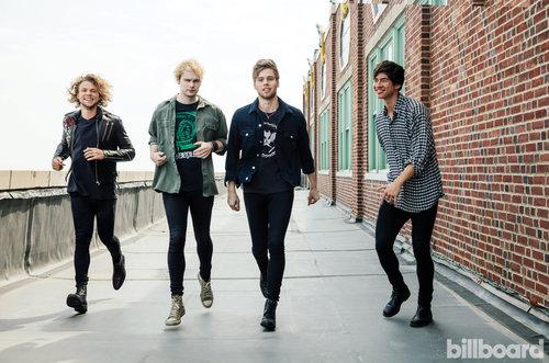 mundotkmcom's tweet photo. SUPER HOT: 📷 NUEVO PHOTOSHOOT de @5SOS #5SOSBillboard Mirá TODAS las fotos acá http://t.co/KaMLDYCV4a 🔥🔥 RT! http://t.co/sjugG9jGIG