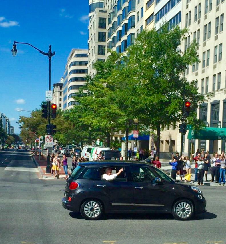 les_snyder's tweet photo. Beautiful day for a special visit to DC. @PopeInUS http://t.co/Qsk9C9iCXR