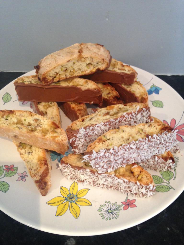 MrsMaher74's tweet image. @daily_sketcher here's a pic of my pistachio &amp;amp; white chocolate biscotti #firstattemptsuccess