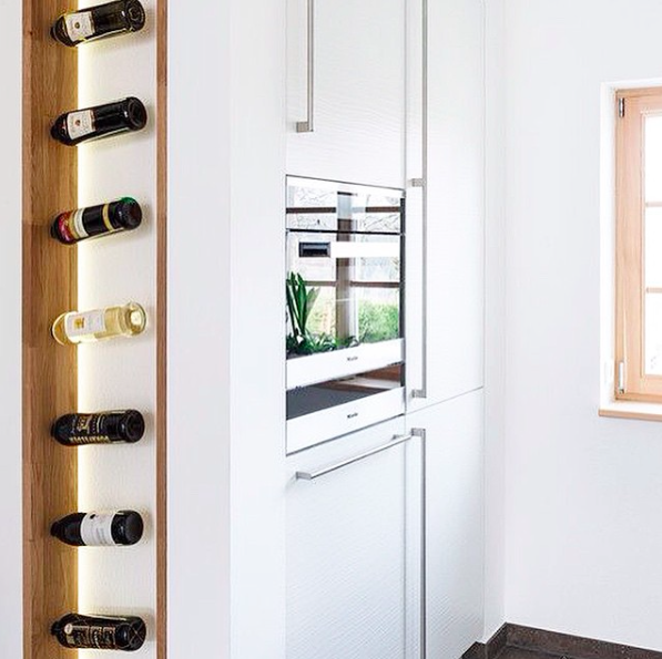 If you don't know where to put your wine: on the walls (Y) #leichtkuechen #architecture #leichtkitchens #interior