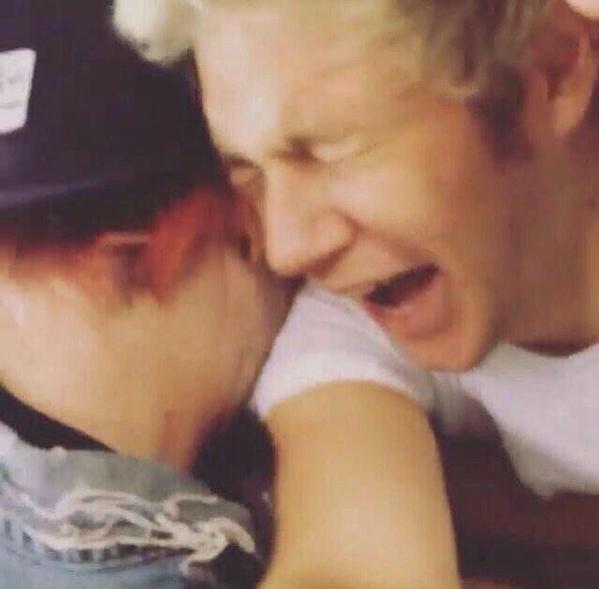 haywiredlouis's tweet photo. zAAYN'S VOCALS ON INFINITTYY!!!!1!!!!!! http://t.co/PxeMJQW7Hi