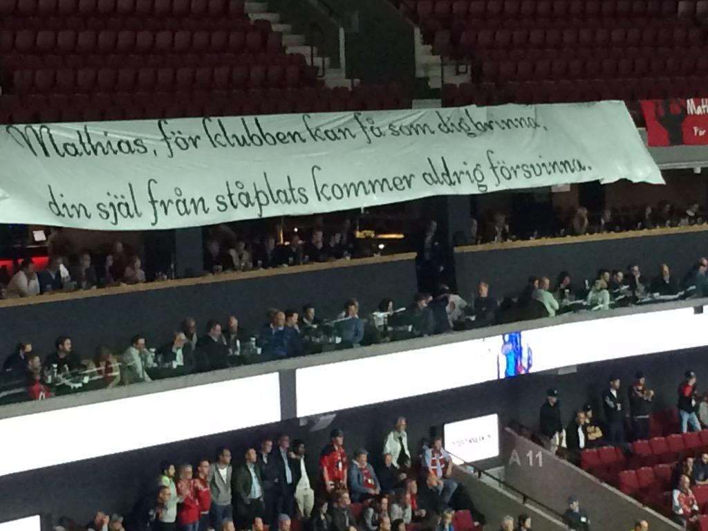 RedhawksSupport's tweet photo. Haistes föräldrar sköter dagens pucksläpp. Vi hedrar dig, som alltid. http://t.co/lnBpc10wjn