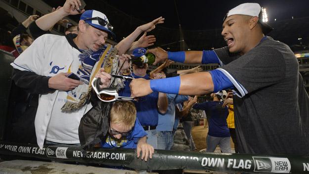 Will the skidding #Royals clinch tonight? Do they deserve to celebrate it?  <a href="/AshleyDunkak/">UUU (Ume)</a>

cbsloc.al/1OViko5