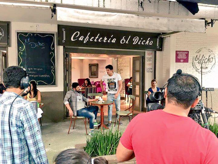 FansDeChrisRa's tweet photo. Nuestro guapo @Christianramosr en grabación de #ComoDiceElDicho: "Si buena me la hizo, buena me la paga". RT http://t.co/gJNFYxxvii