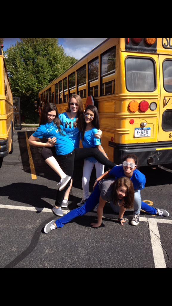specialKeri's tweet image. From the bus lot to the lower lot💙💚🌈 #seniors #wheredidallthetimego