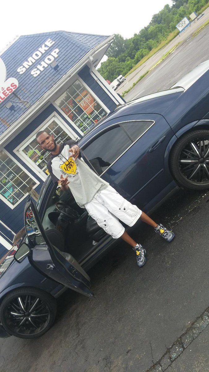 TurntUpLoud's tweet photo. "Im harlem shaking through the pressure" http://t.co/EYPjCL2Uc3