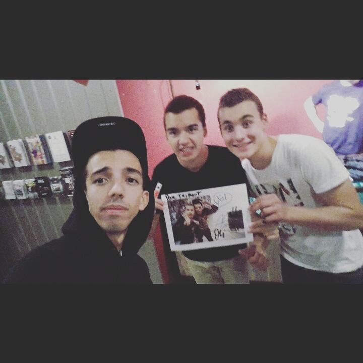 thibaut_ri's tweet photo. C'etait le feeeuuuu🔥🔥 @bigfloetoli #fuzzion #OliL'illettré #LePetitClash #Impro #600kms #kenjy #gitanstyle http://t.co/dOeLYkMvpg