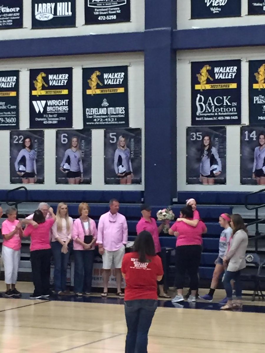 hollyb1012's tweet photo. Walker Valley volleyball honoring a breast cancer survivor parent from opposing team, Ooltewah. #dubvision2015 http://t.co/RvHGUPyLDi