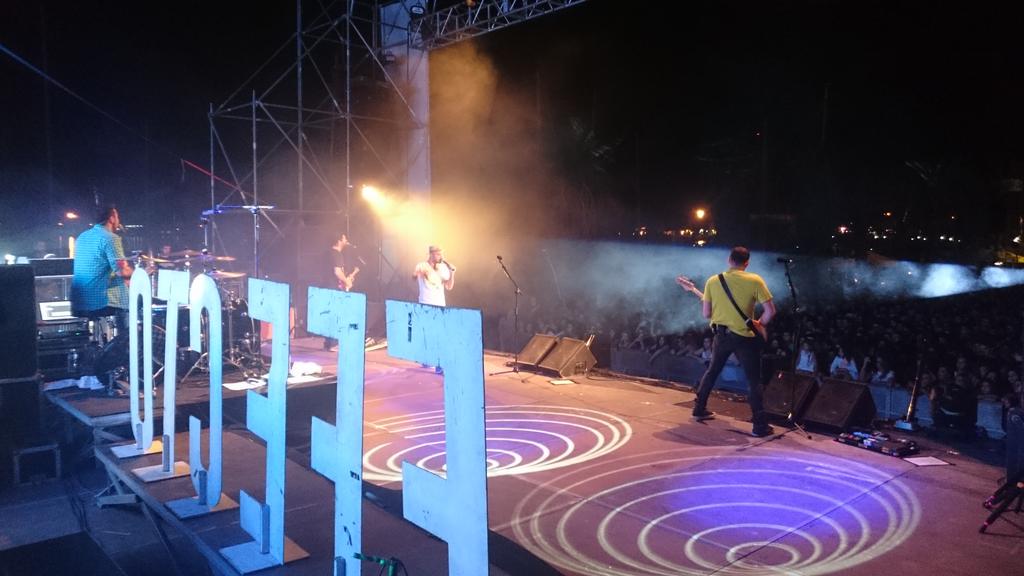 RaulM2Music's tweet photo. En directo @efectopasillo #Carthago40Pop #TiemblaLaTierraTour http://t.co/Z9o4Fnfdx5
