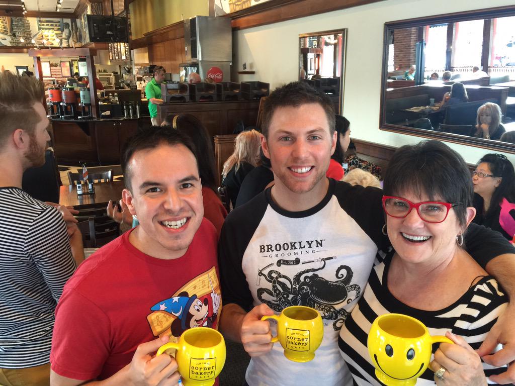 DebbieSaviano's tweet photo. Favorite guys to hang with @robertoteaches @modelwarren @ajamyx supporting @CornerBakery @nokidhungry #CornerMeetUp 😀 http://t.co/oo86x5a9Wn