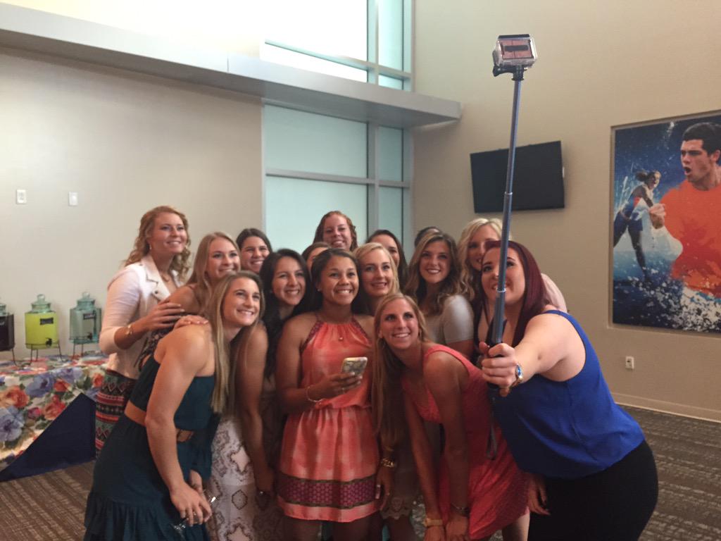 GatorsSB's tweet photo. But first, lemme take a selfie. #ChampionsDinner #GatorsRepeat http://t.co/GATS14aUvC