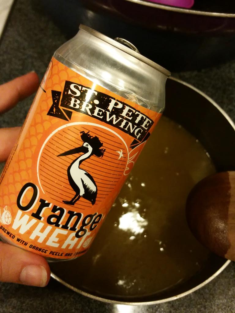 CuppingCakesFL's tweet photo. Using some @StPeteBrewingCo #orangewheat with some orange zest to make caramel! #smellsamazing #locallove http://t.co/QFptf1vEm9